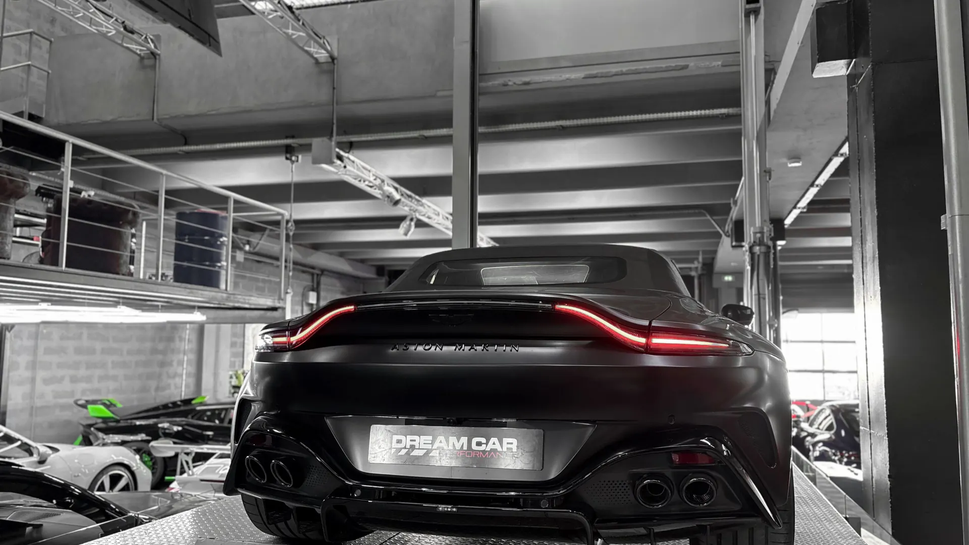 Aston Martin VANTAGE — photo 21