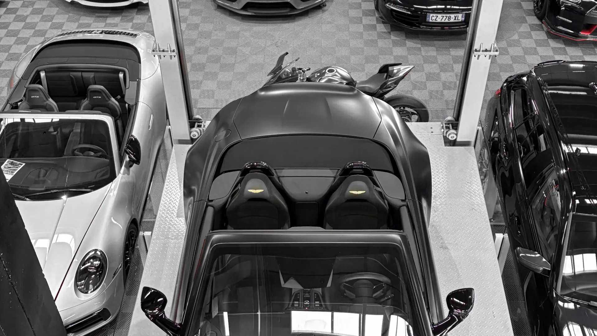 Aston Martin VANTAGE — photo 25