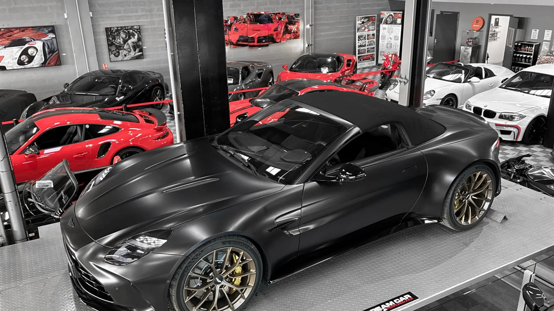 Aston Martin VANTAGE — photo 2