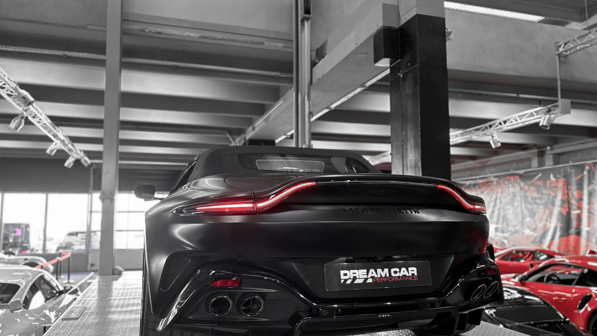 Aston Martin VANTAGE — photo 17