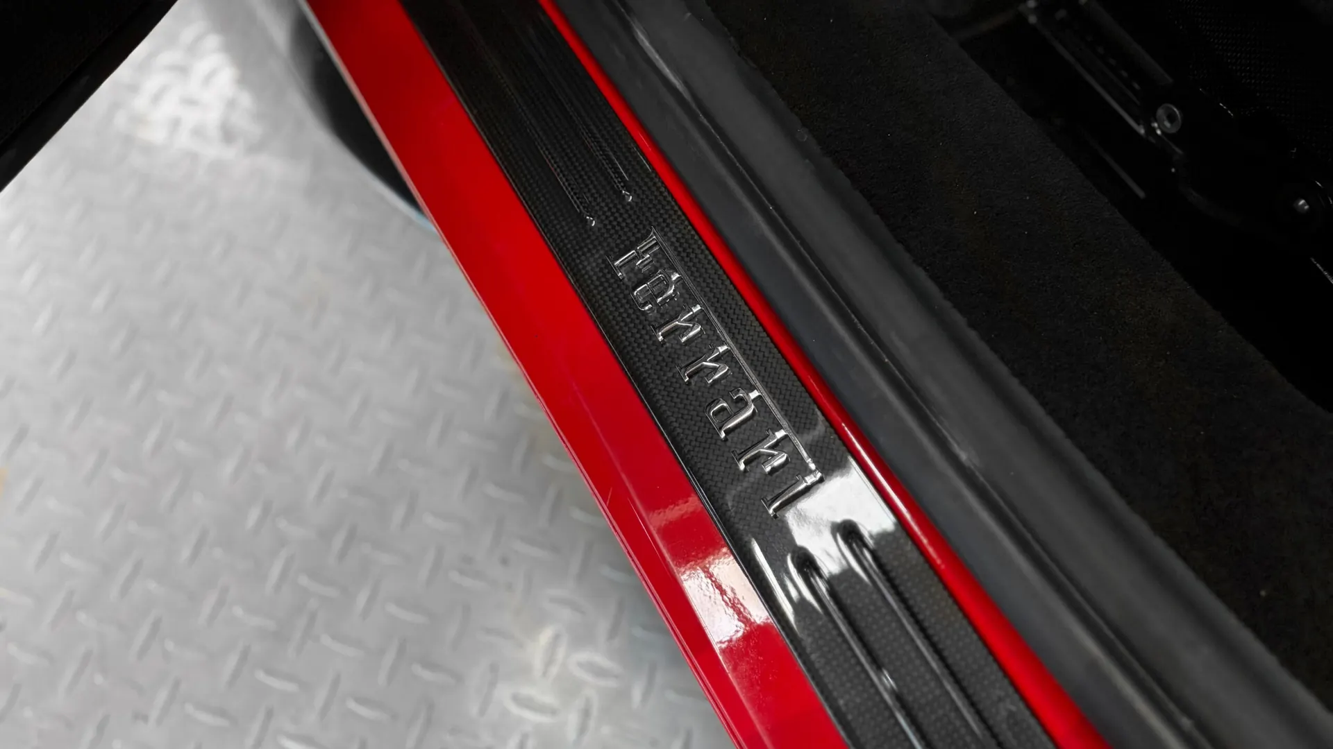 Ferrari F8 — photo 25