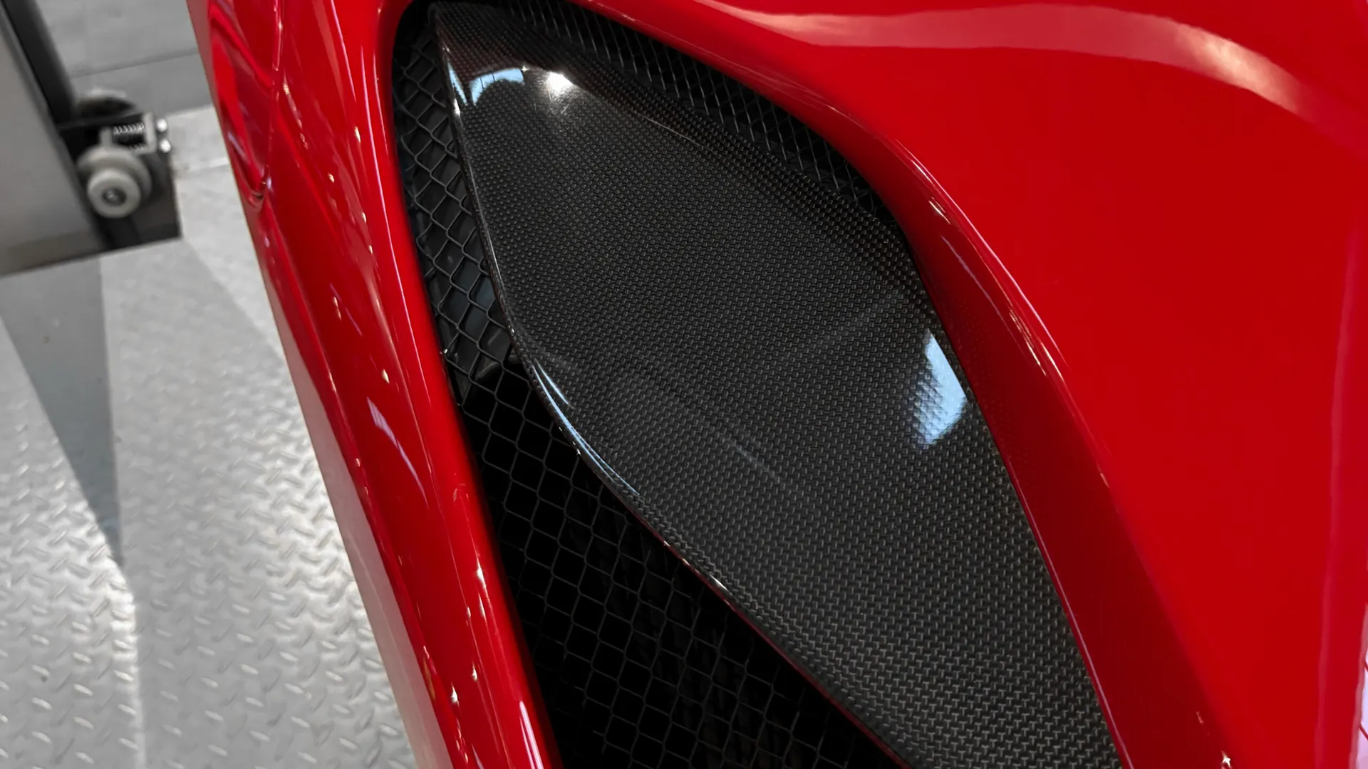 Ferrari F8 — photo 28