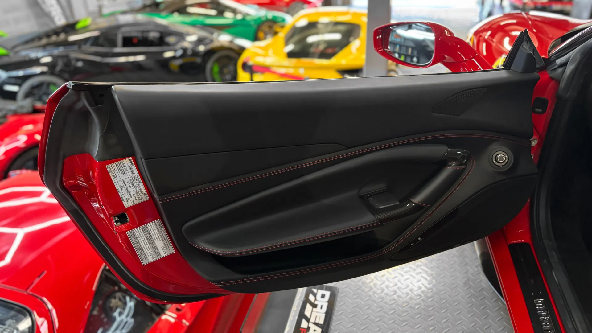 Ferrari F8 — photo 33