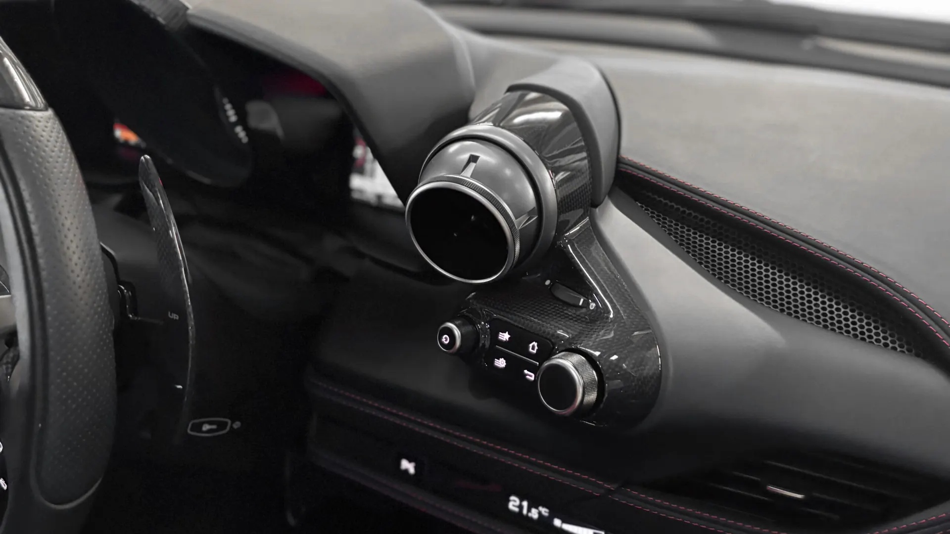 Ferrari F8 — photo 21