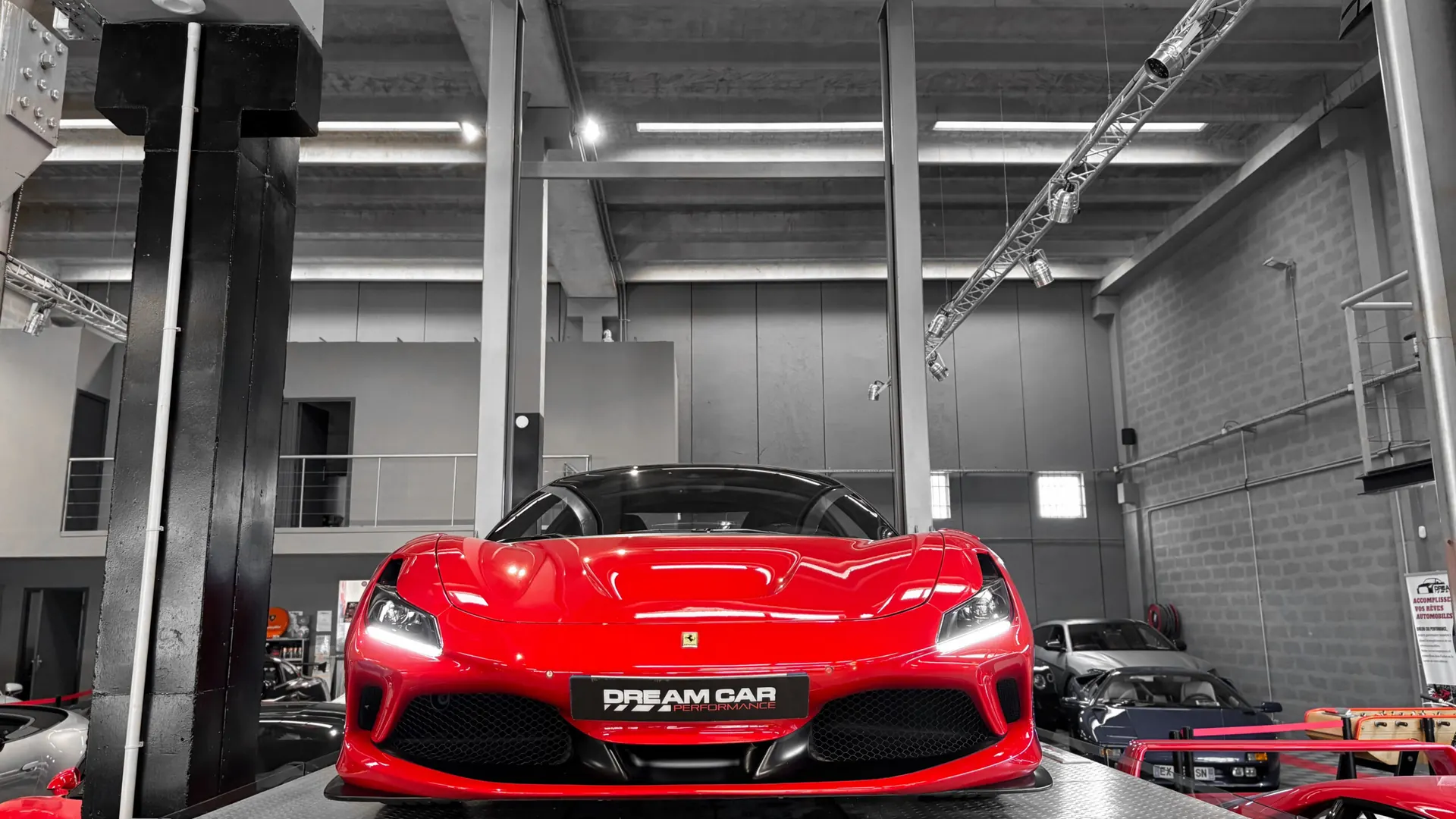Ferrari F8 — photo 9