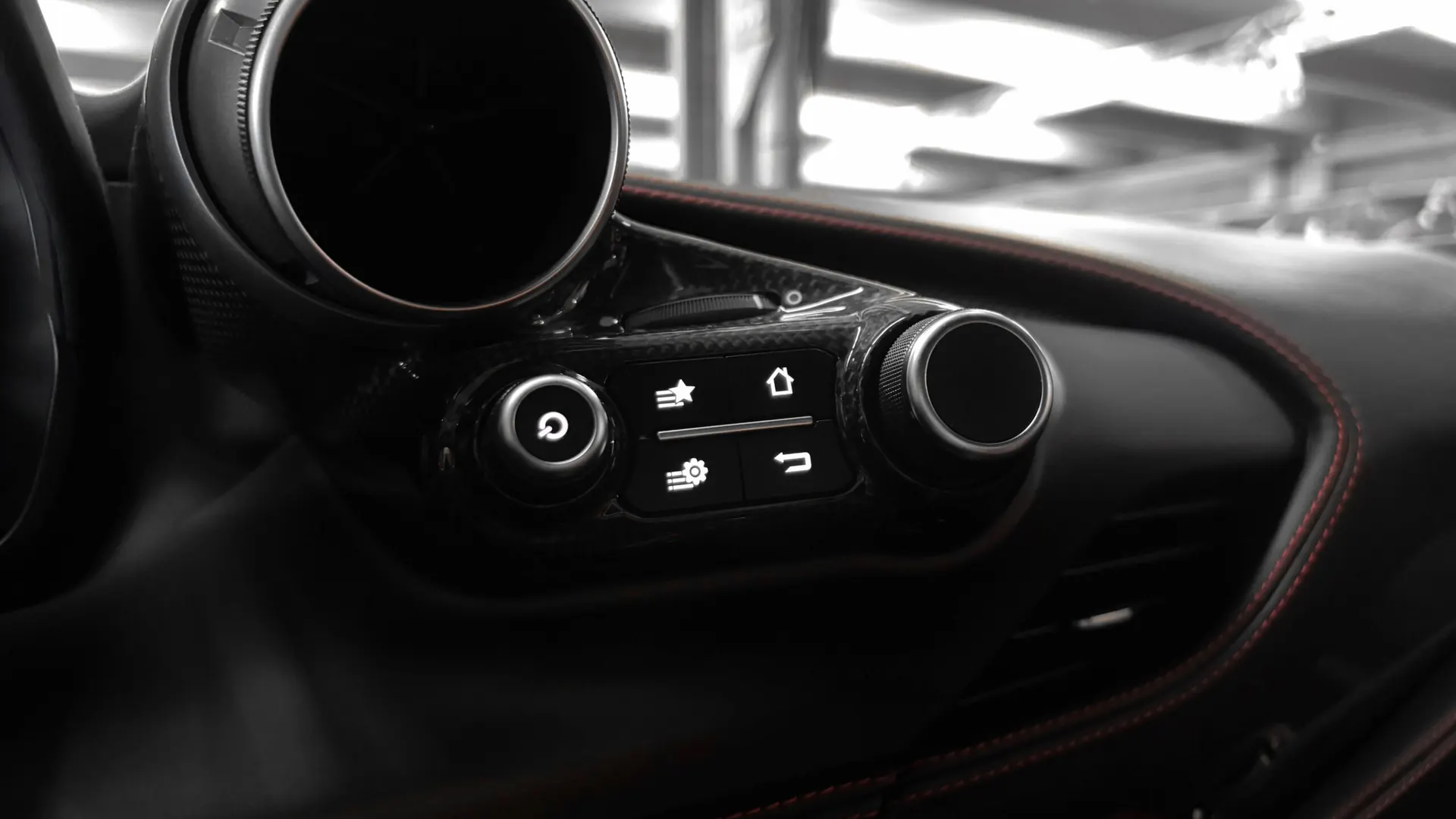 Ferrari F8 — photo 37