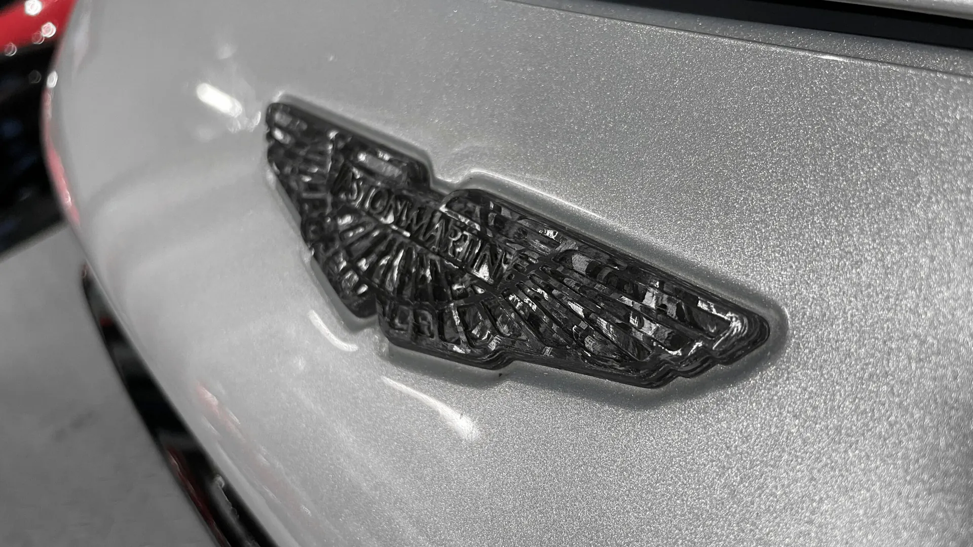 Aston Martin V8 — photo 15