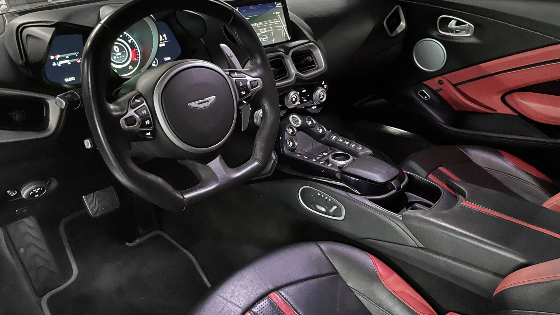 Aston Martin V8 — photo 25