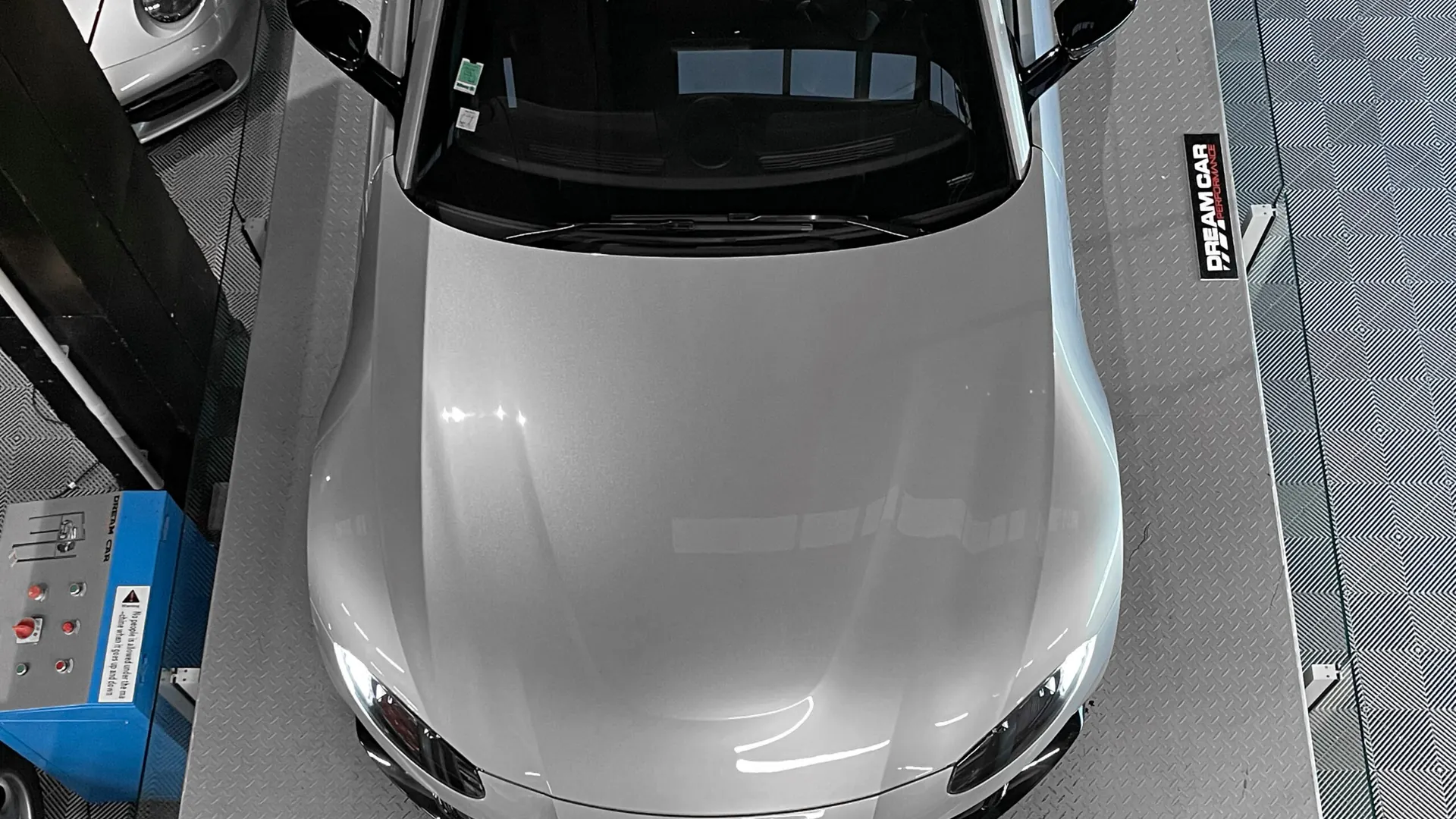 Aston Martin V8 — photo 21