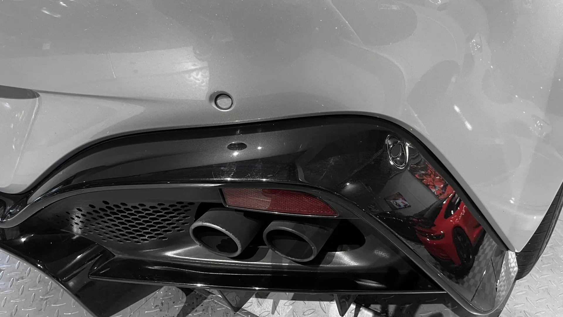 Aston Martin V8 — photo 30