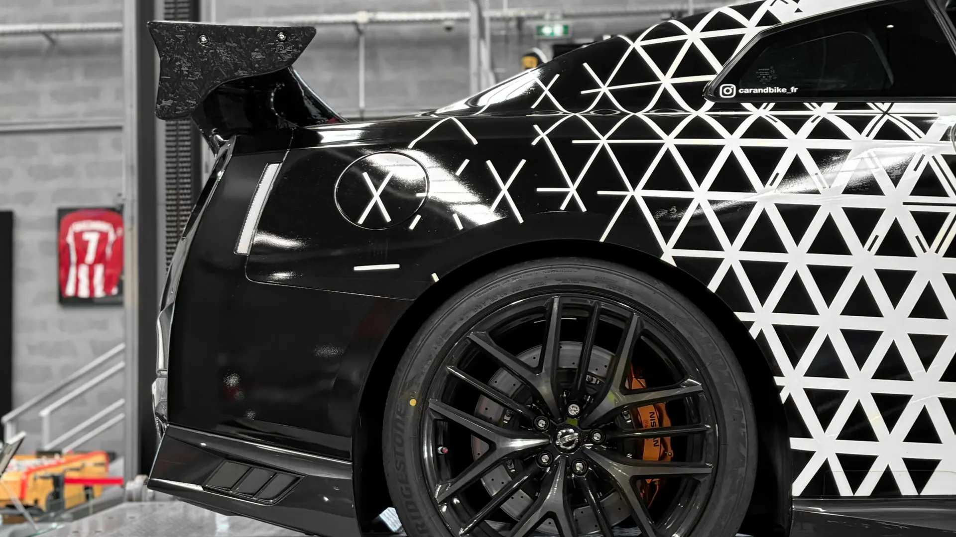 Nissan GT-R — photo 36