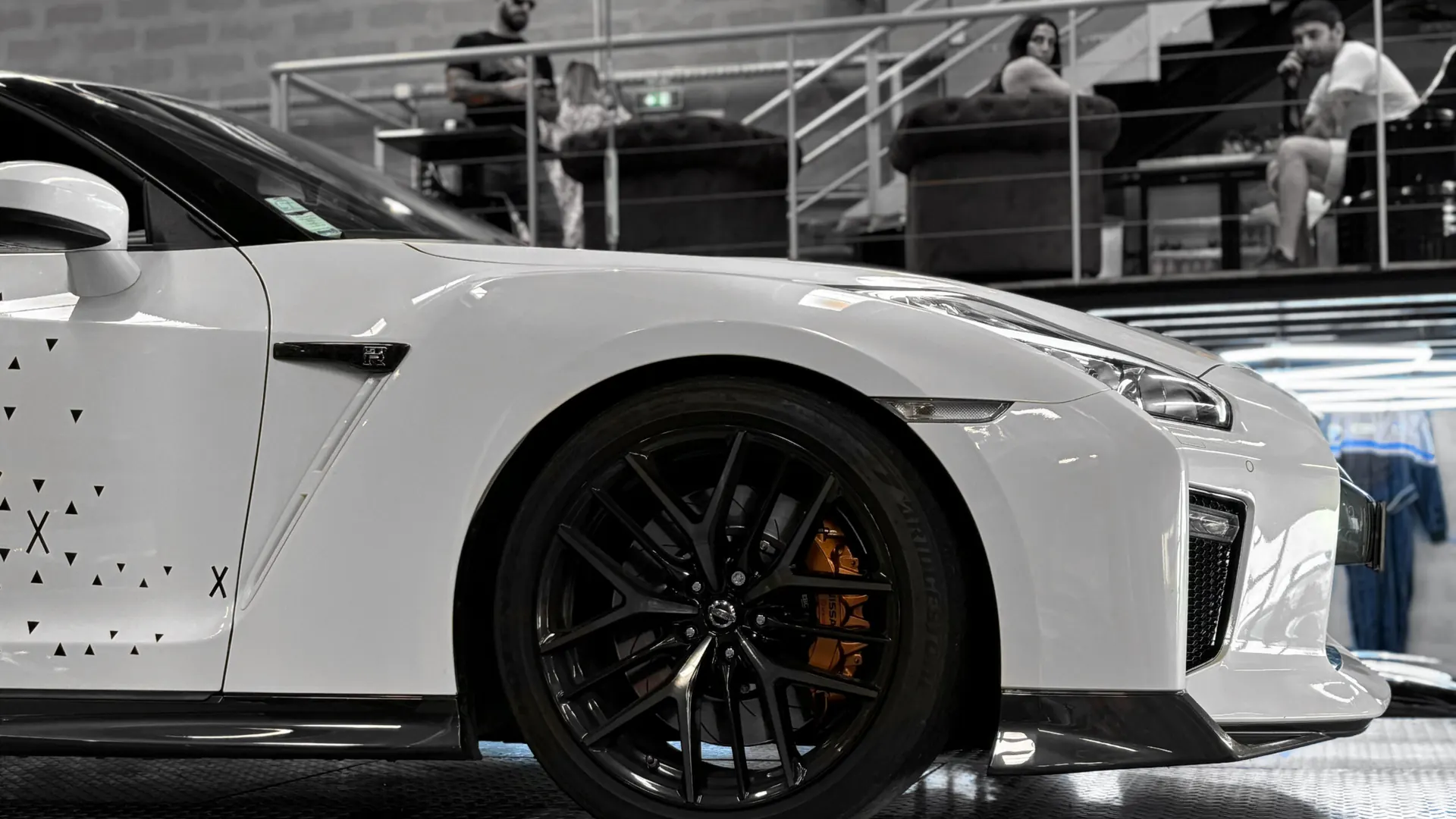 Nissan GT-R — photo 31