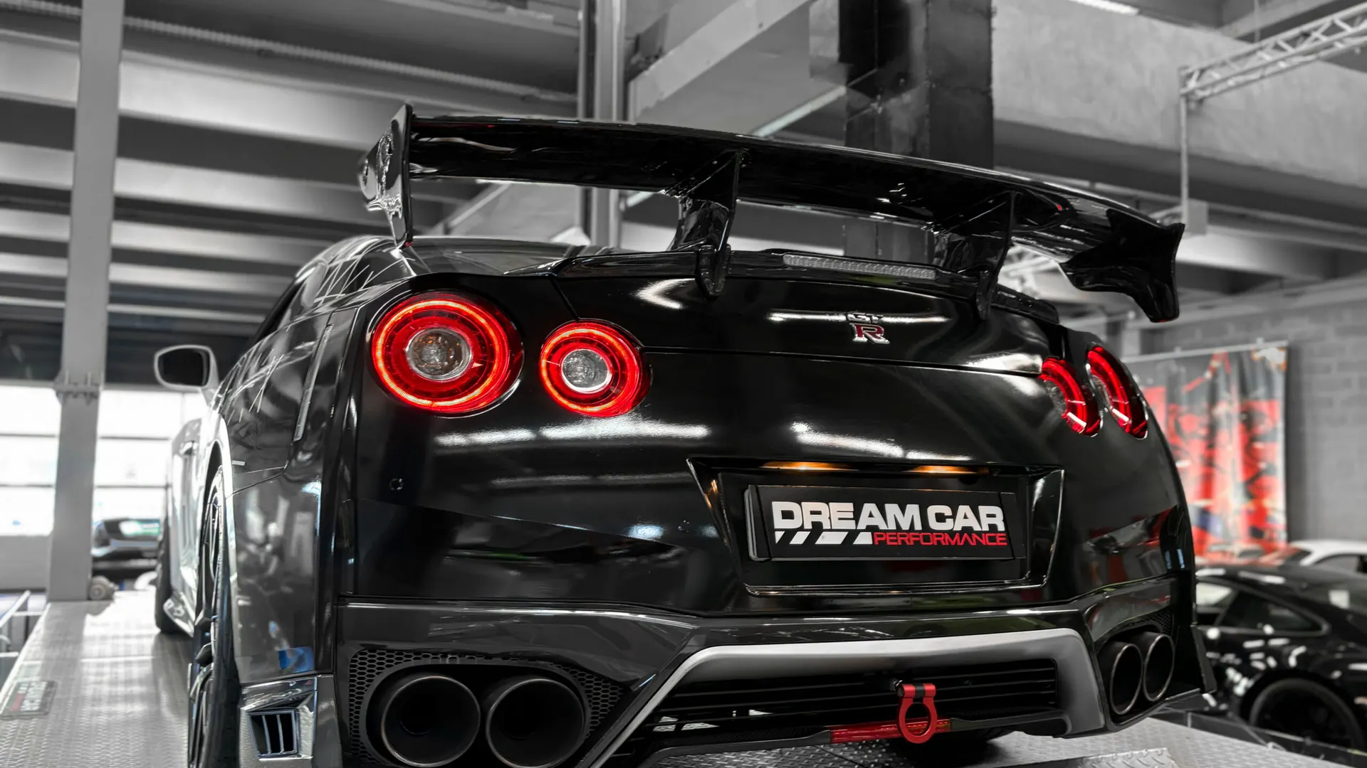 Nissan GT-R — photo 5
