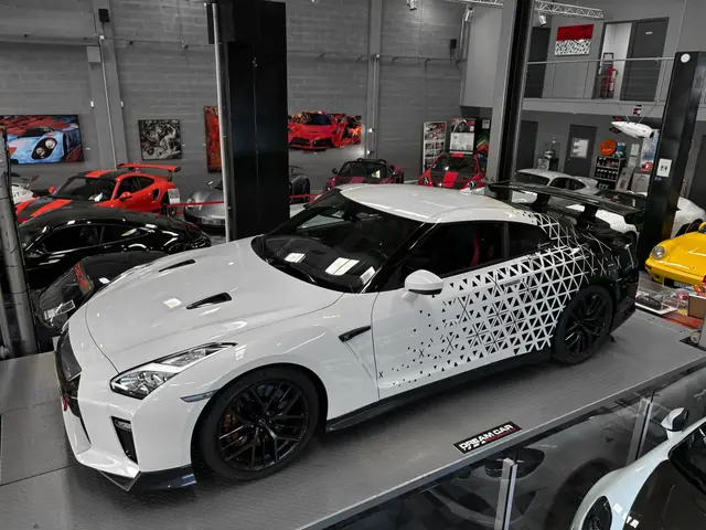 Nissan GT-R