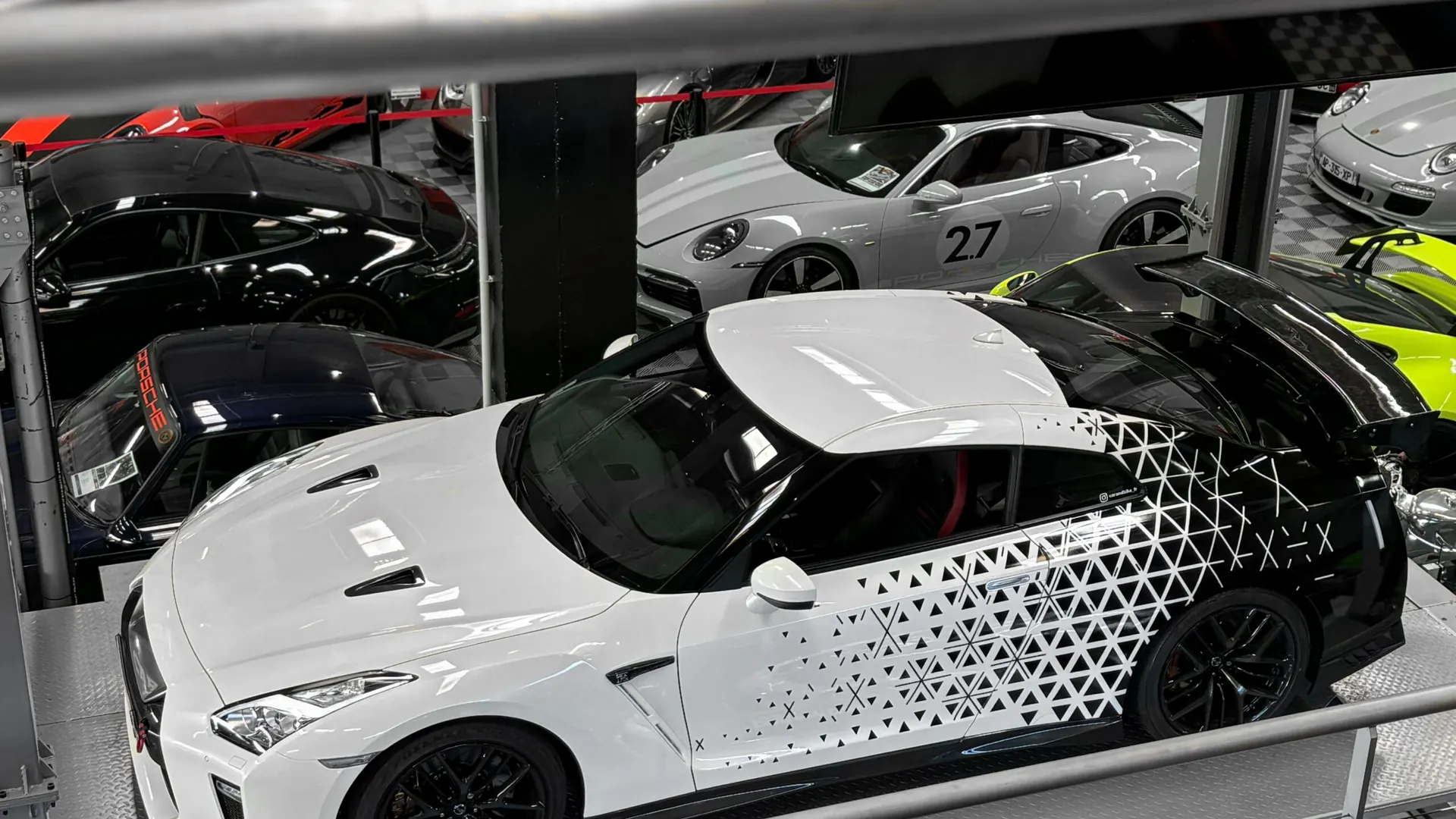 Nissan GT-R — photo 26
