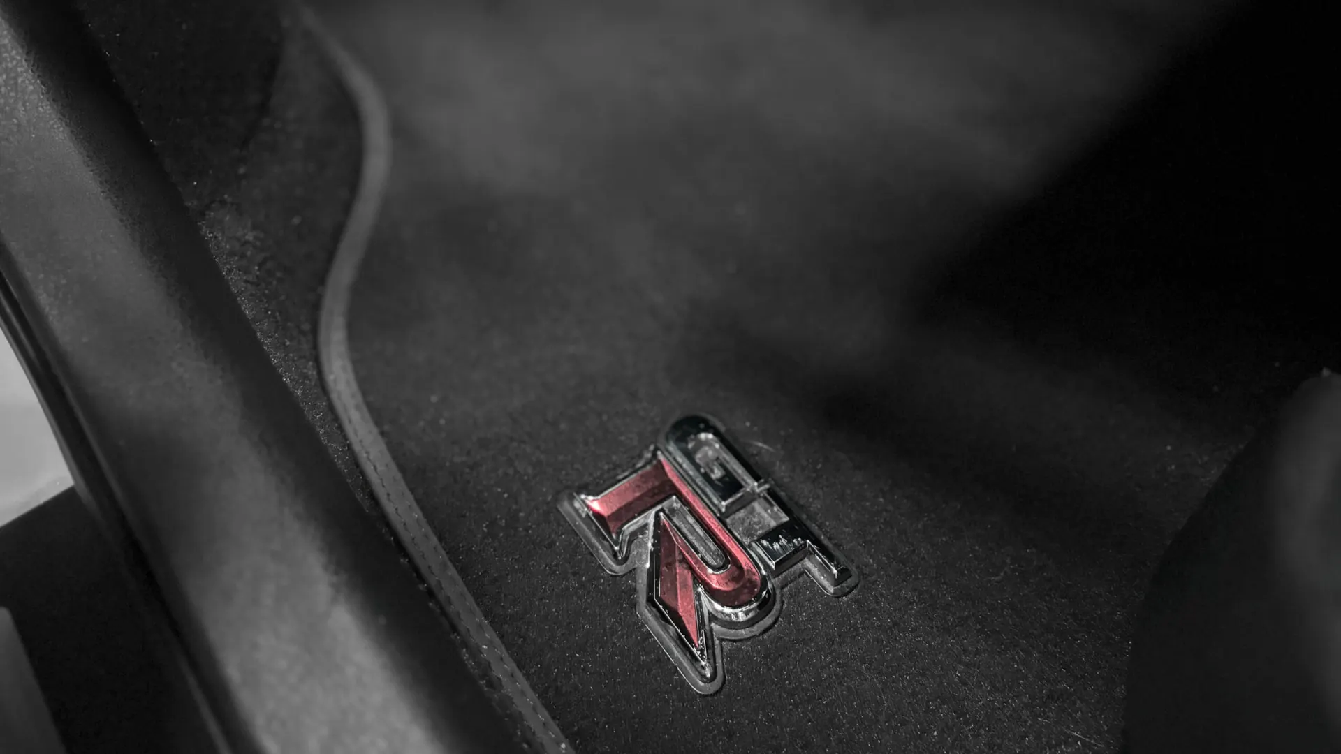 Nissan GT-R — photo 44