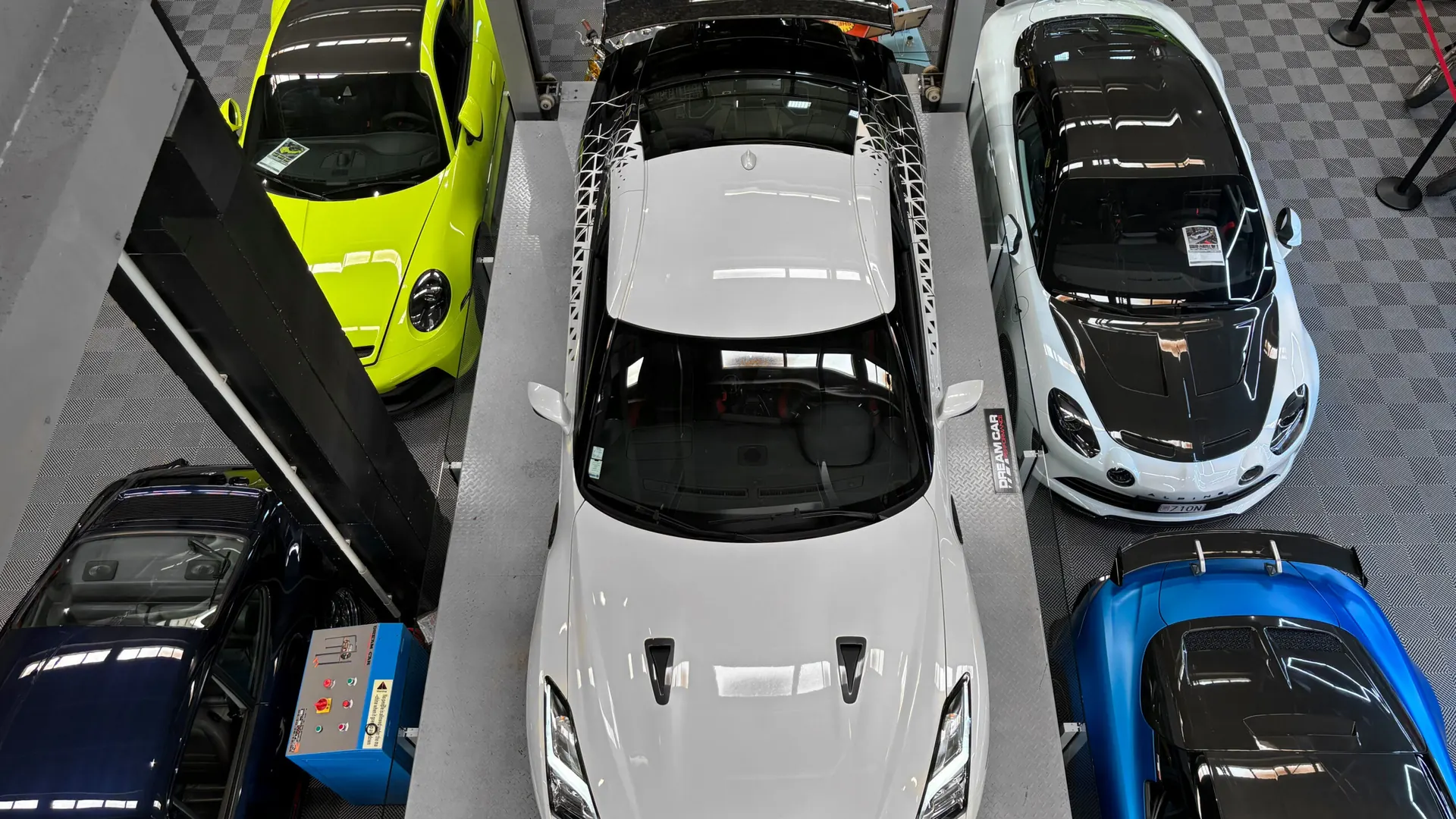 Nissan GT-R — photo 8