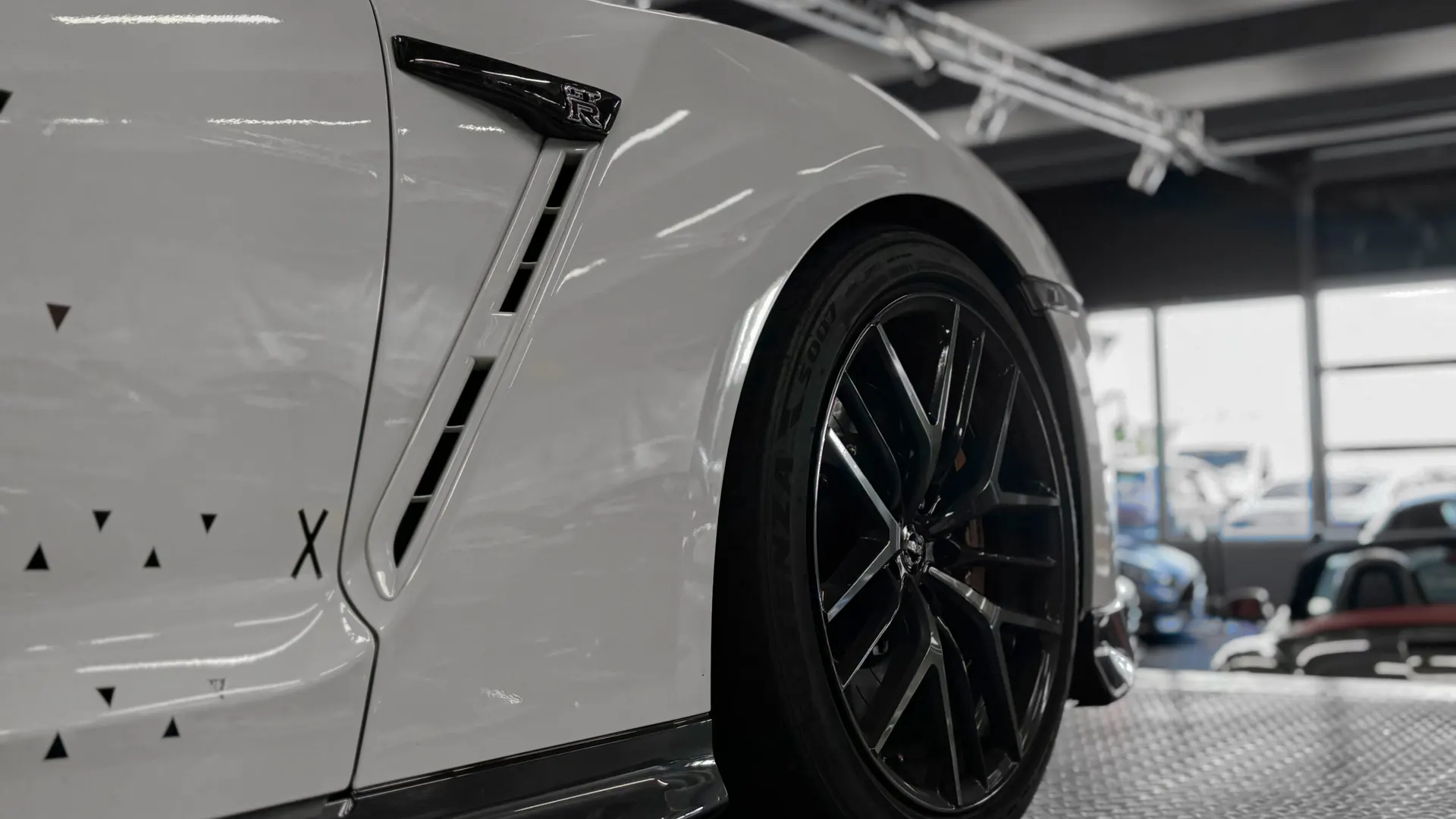 Nissan GT-R — photo 37