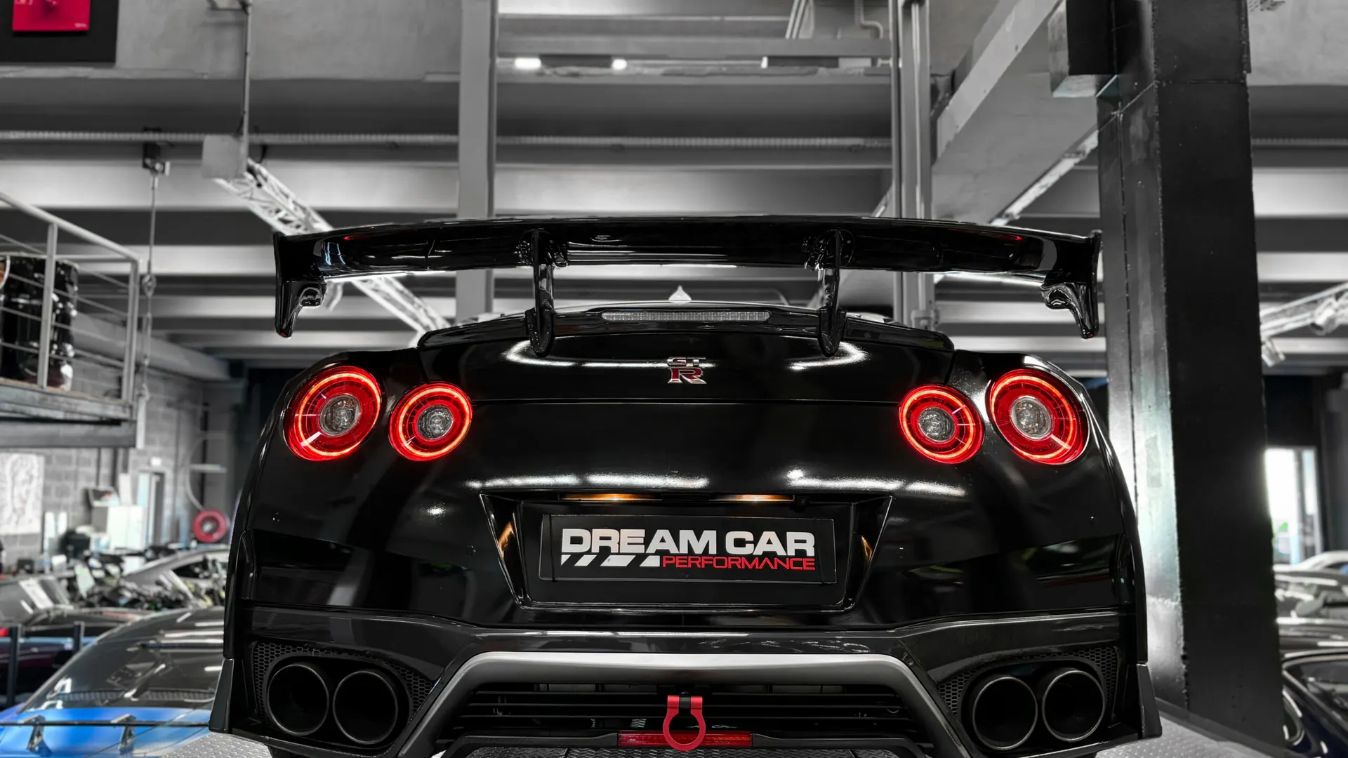 Nissan GT-R — photo 6