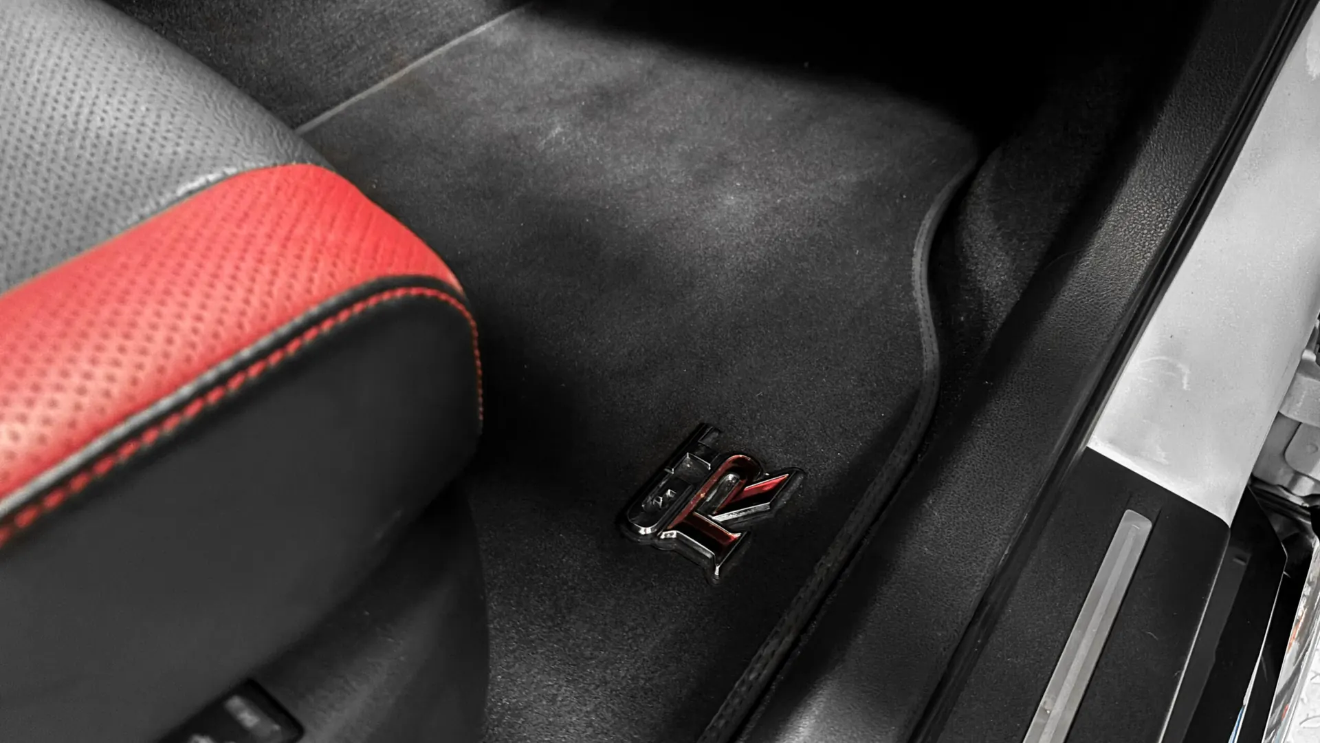 Nissan GT-R — photo 42