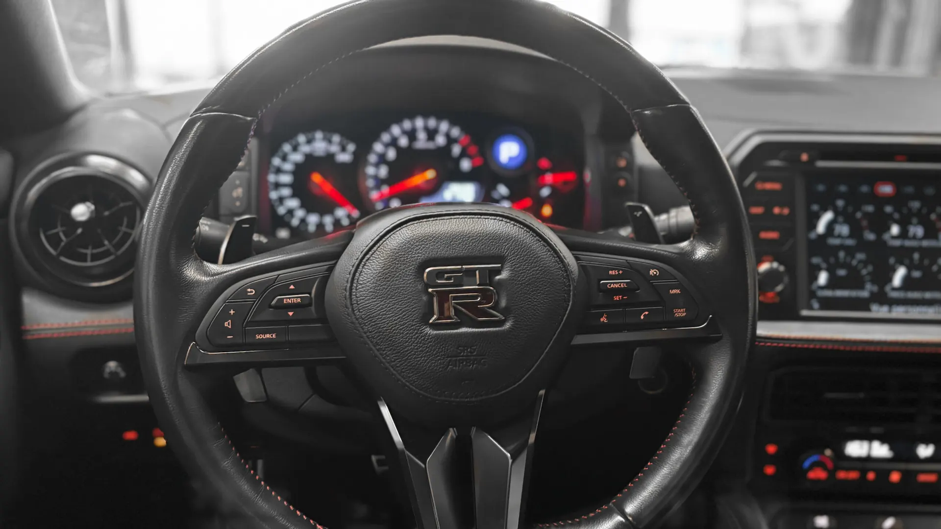 Nissan GT-R — photo 12