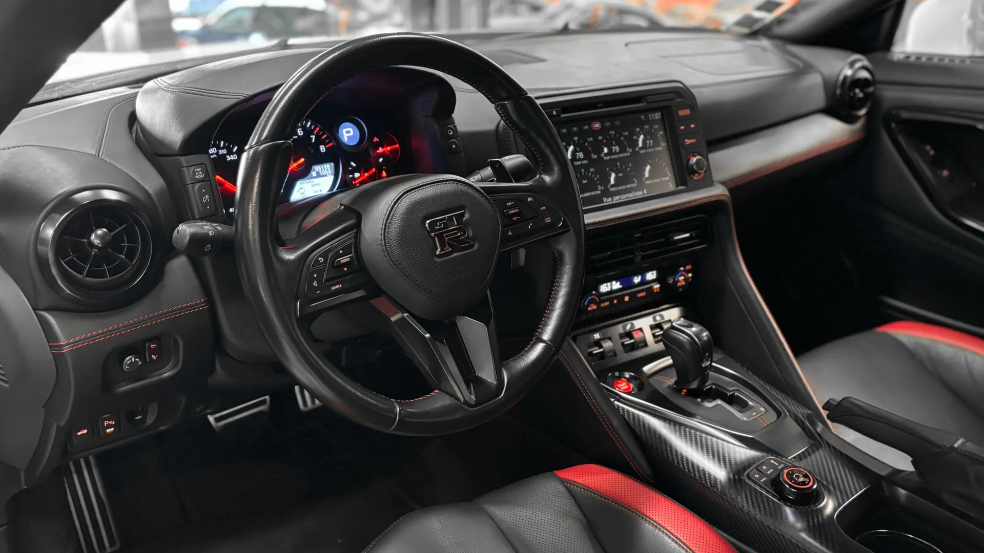 Nissan GT-R — photo 11