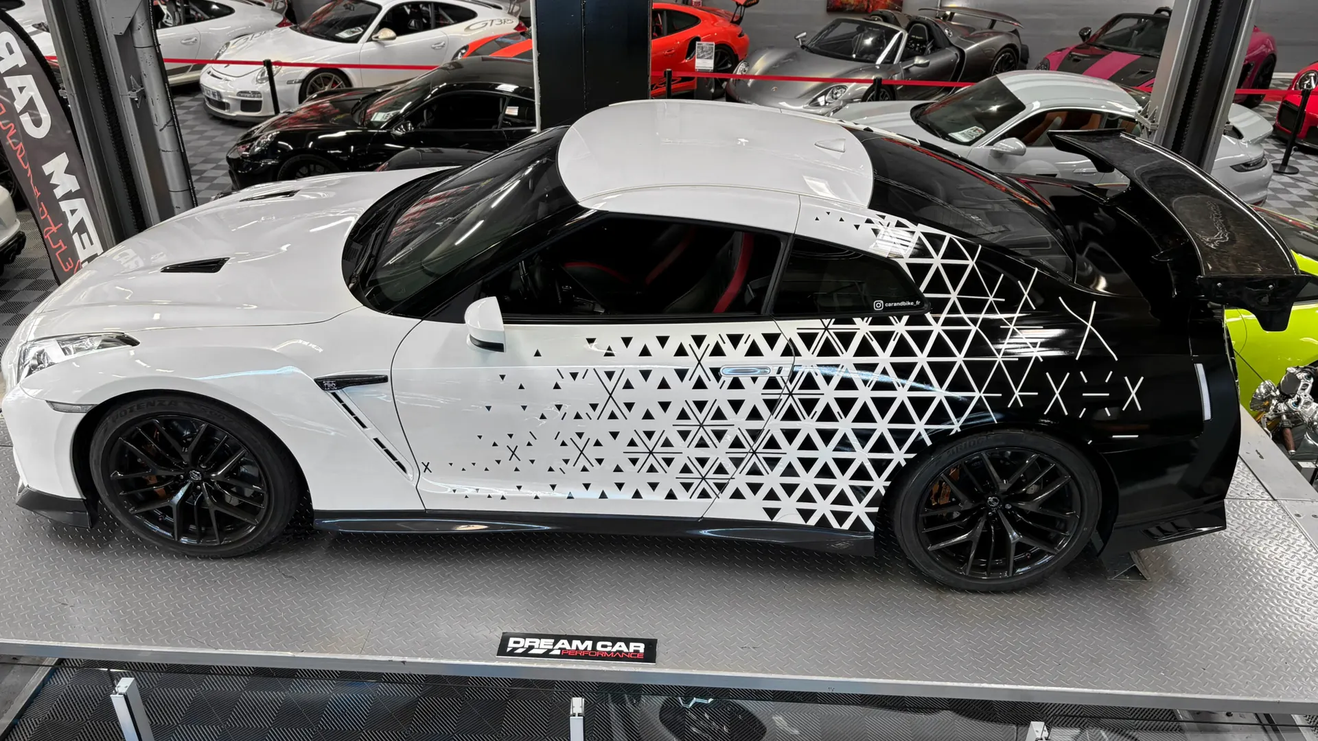 Nissan GT-R — photo 3
