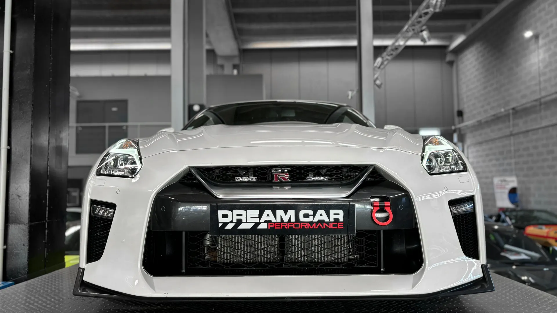 Nissan GT-R — photo 40