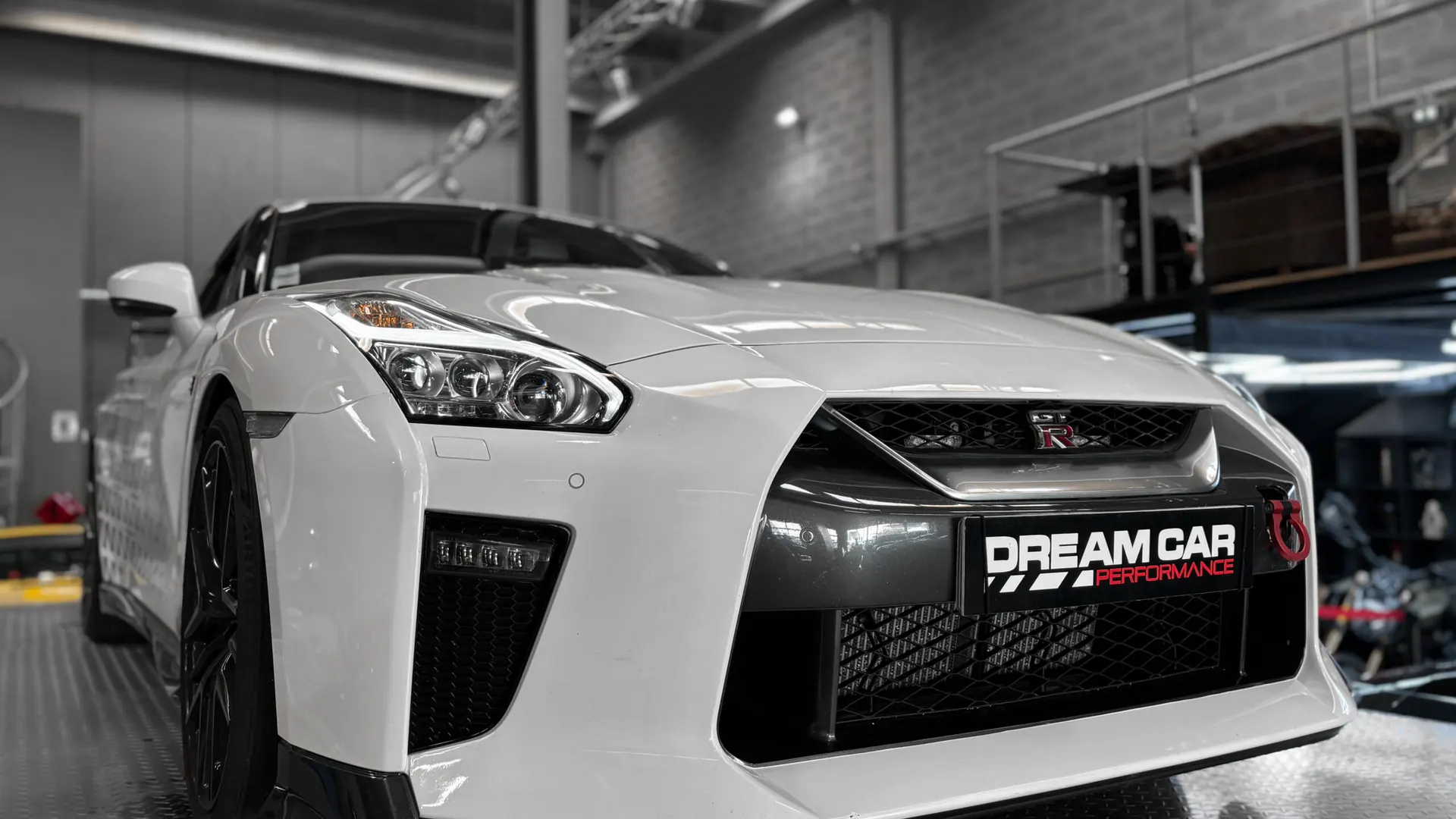 Nissan GT-R — photo 41
