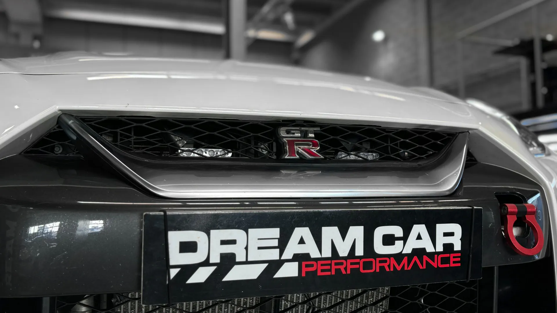 Nissan GT-R — photo 32