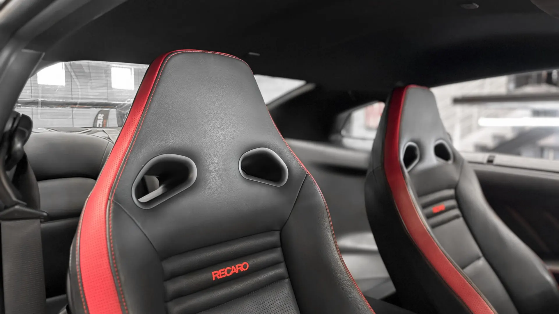 Nissan GT-R — photo 14