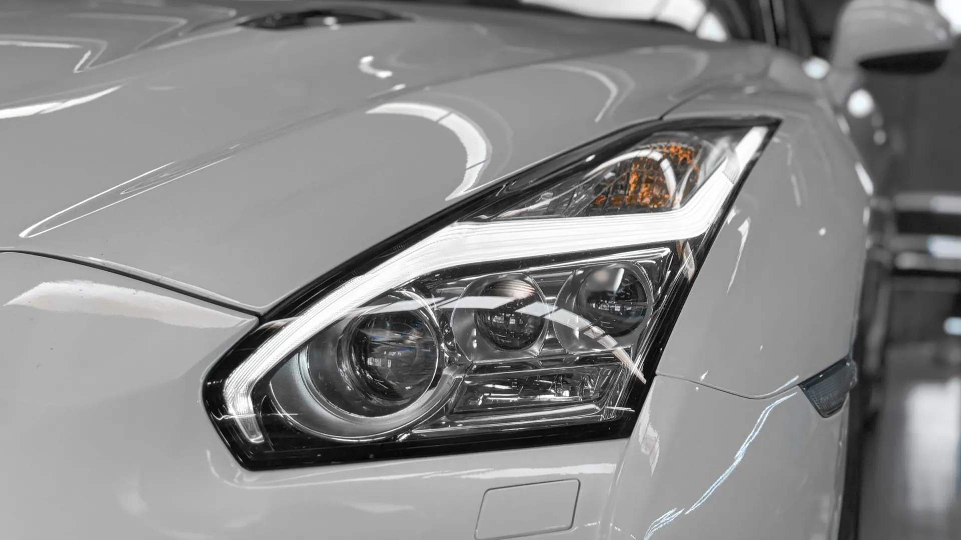 Nissan GT-R — photo 30