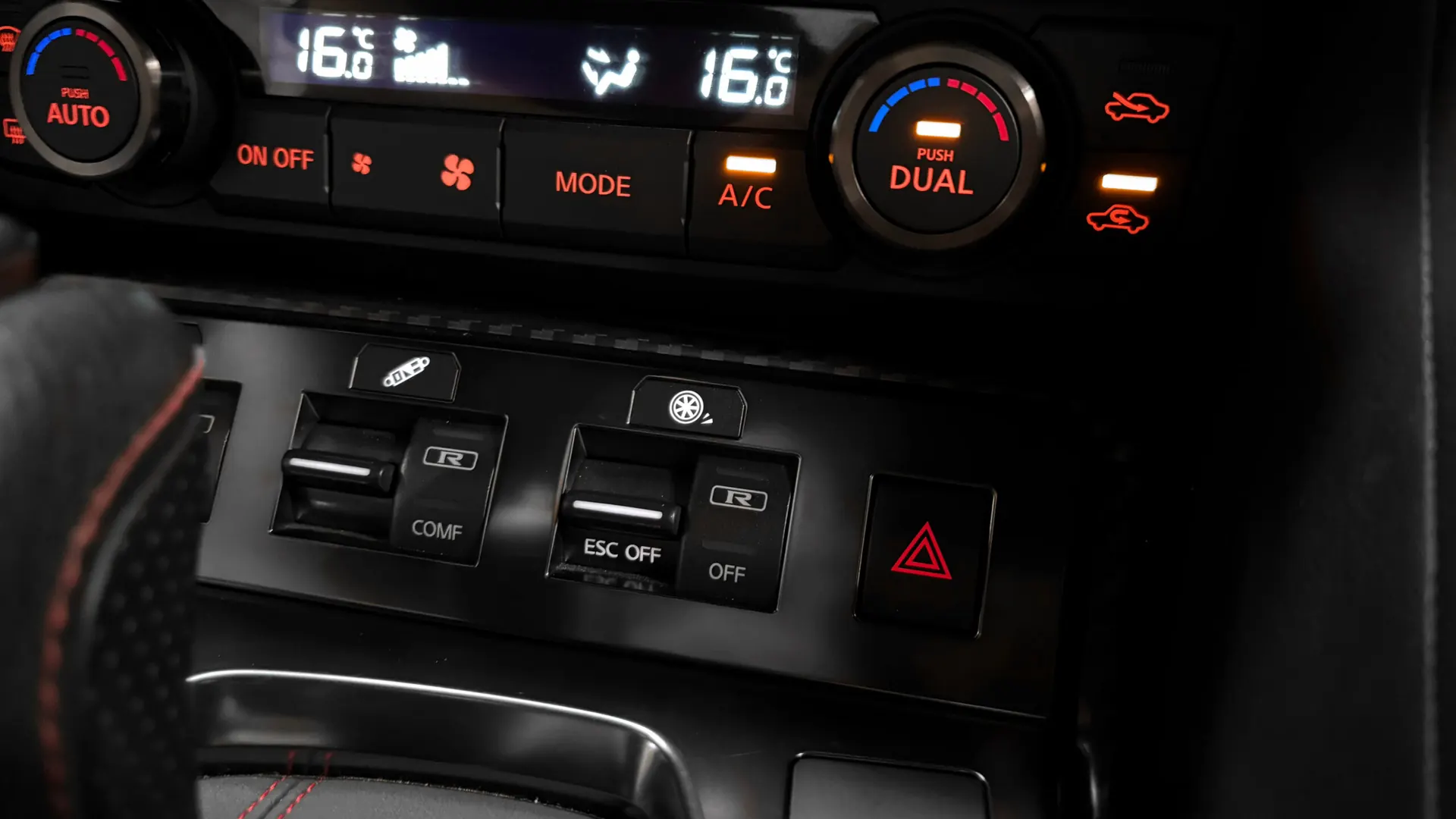 Nissan GT-R — photo 17