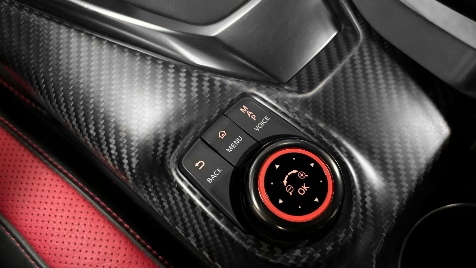 Nissan GT-R — photo 28