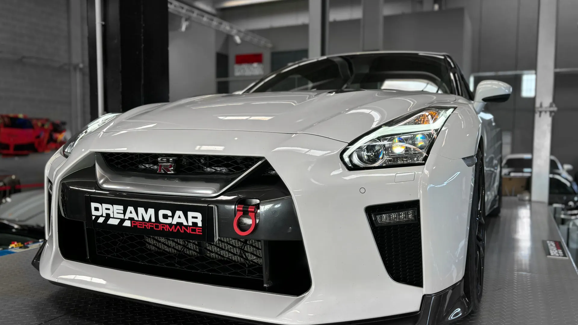 Nissan GT-R — photo 23