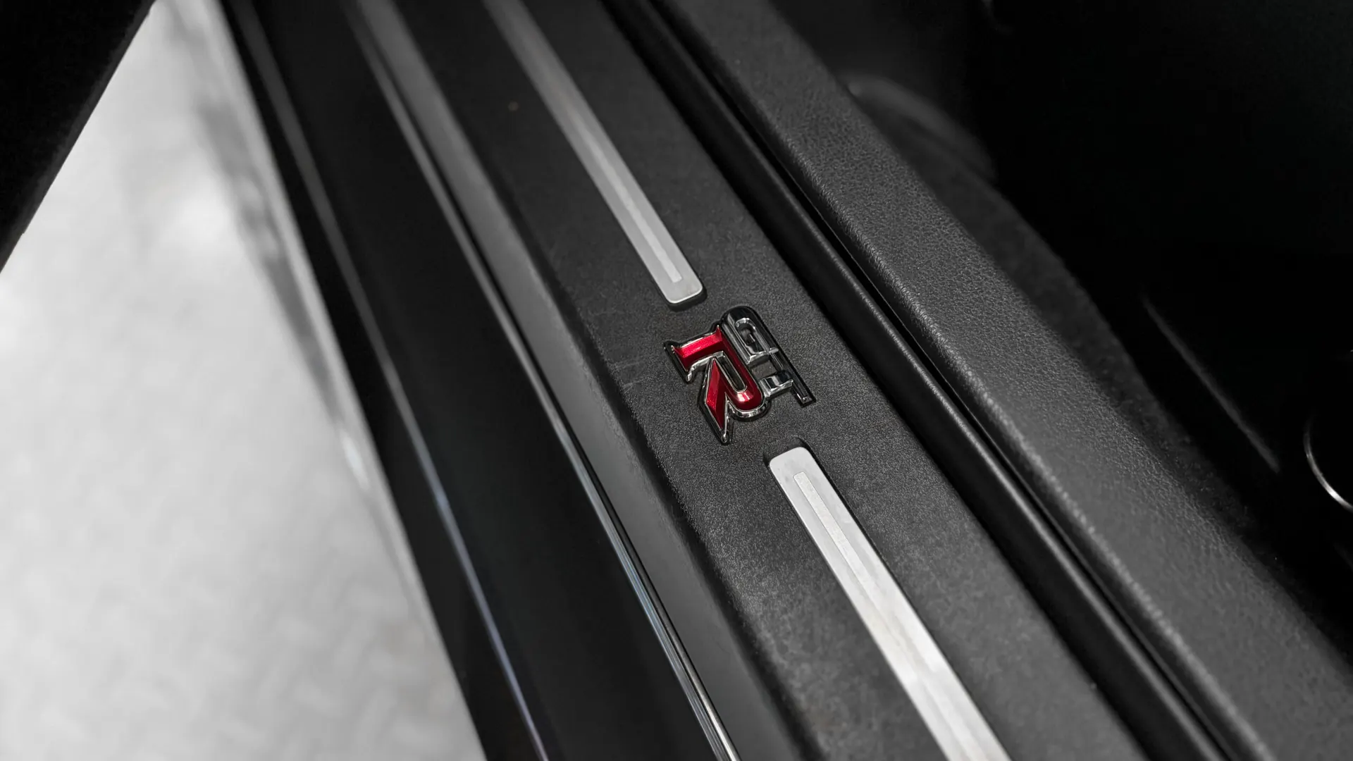 Nissan GT-R — photo 48