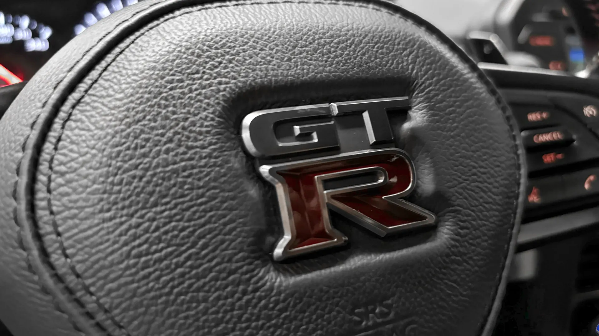 Nissan GT-R — photo 24