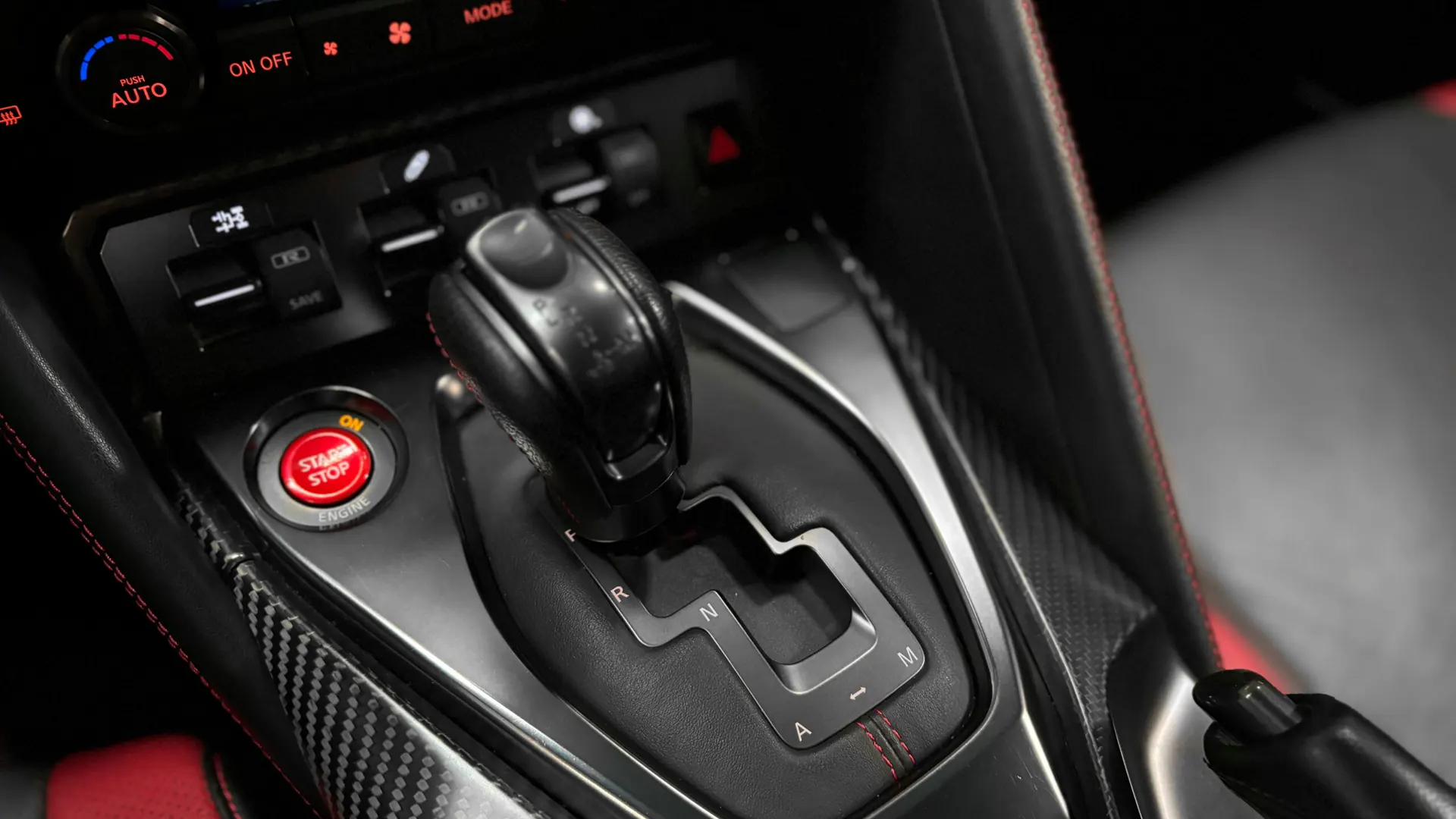 Nissan GT-R — photo 15