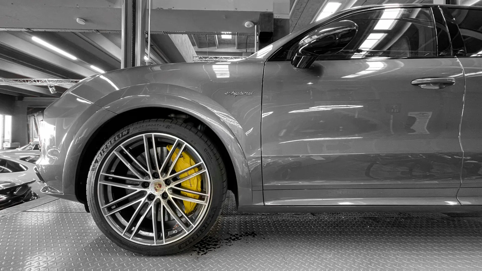 Porsche Cayenne — photo 9