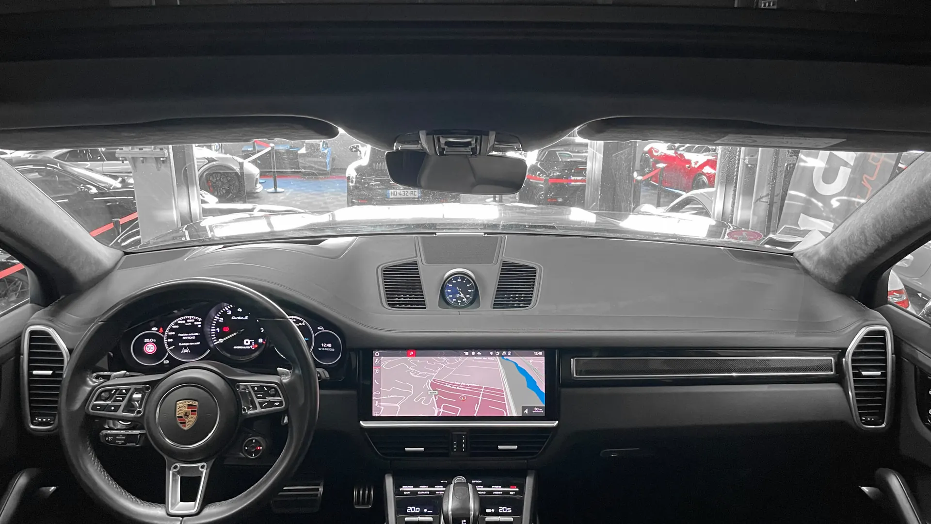 Porsche Cayenne — photo 33