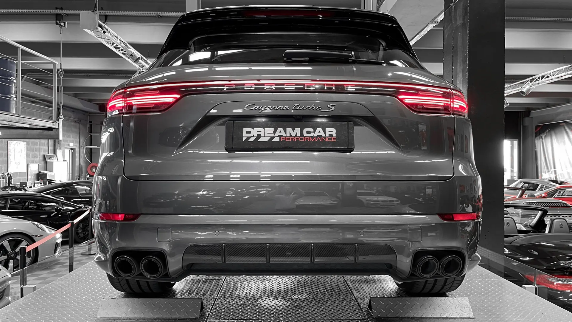 Porsche Cayenne — photo 14