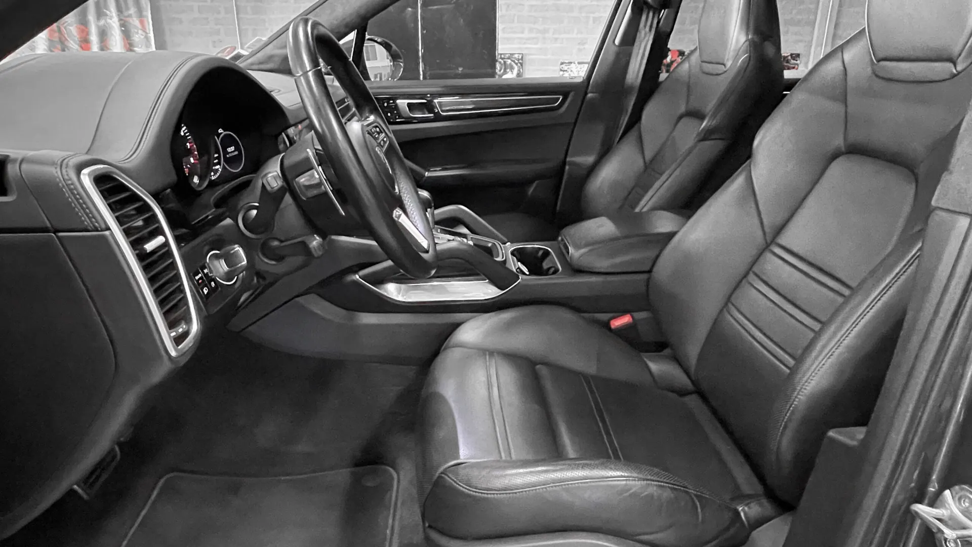 Porsche Cayenne — photo 29