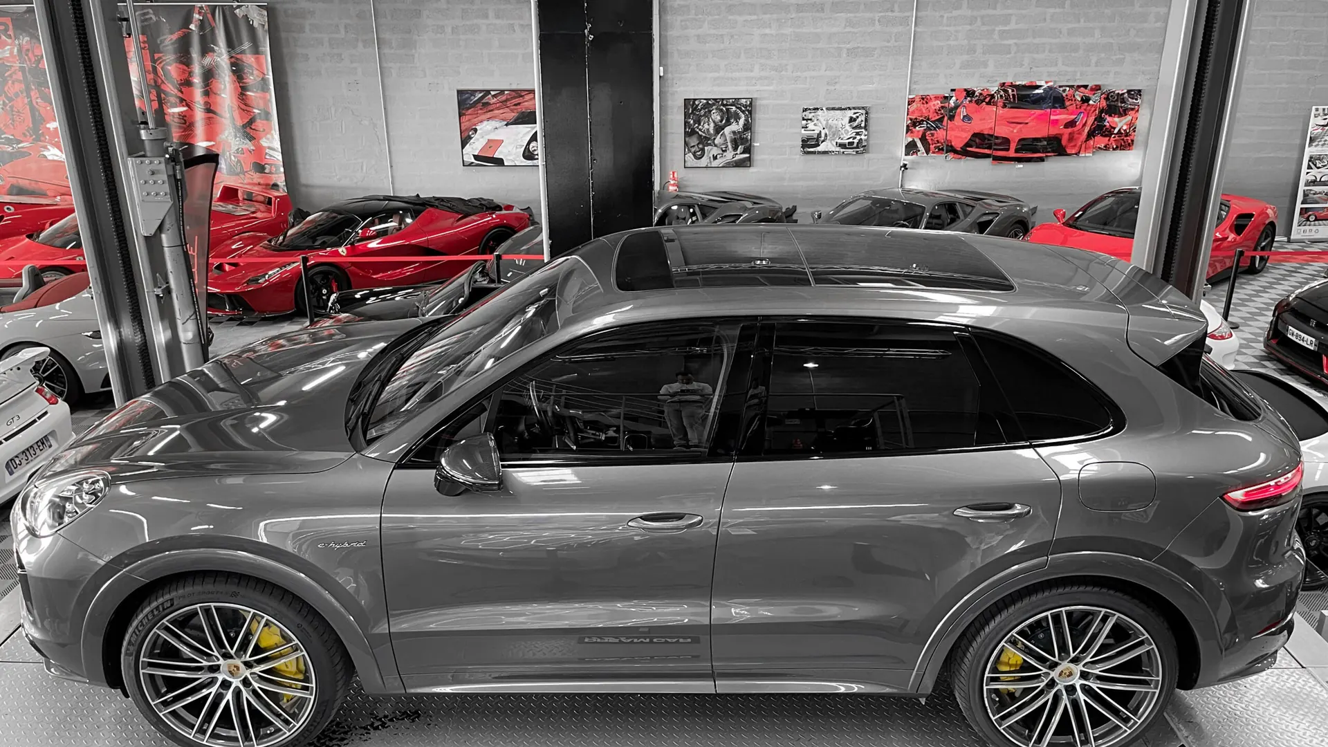 Porsche Cayenne — photo 2