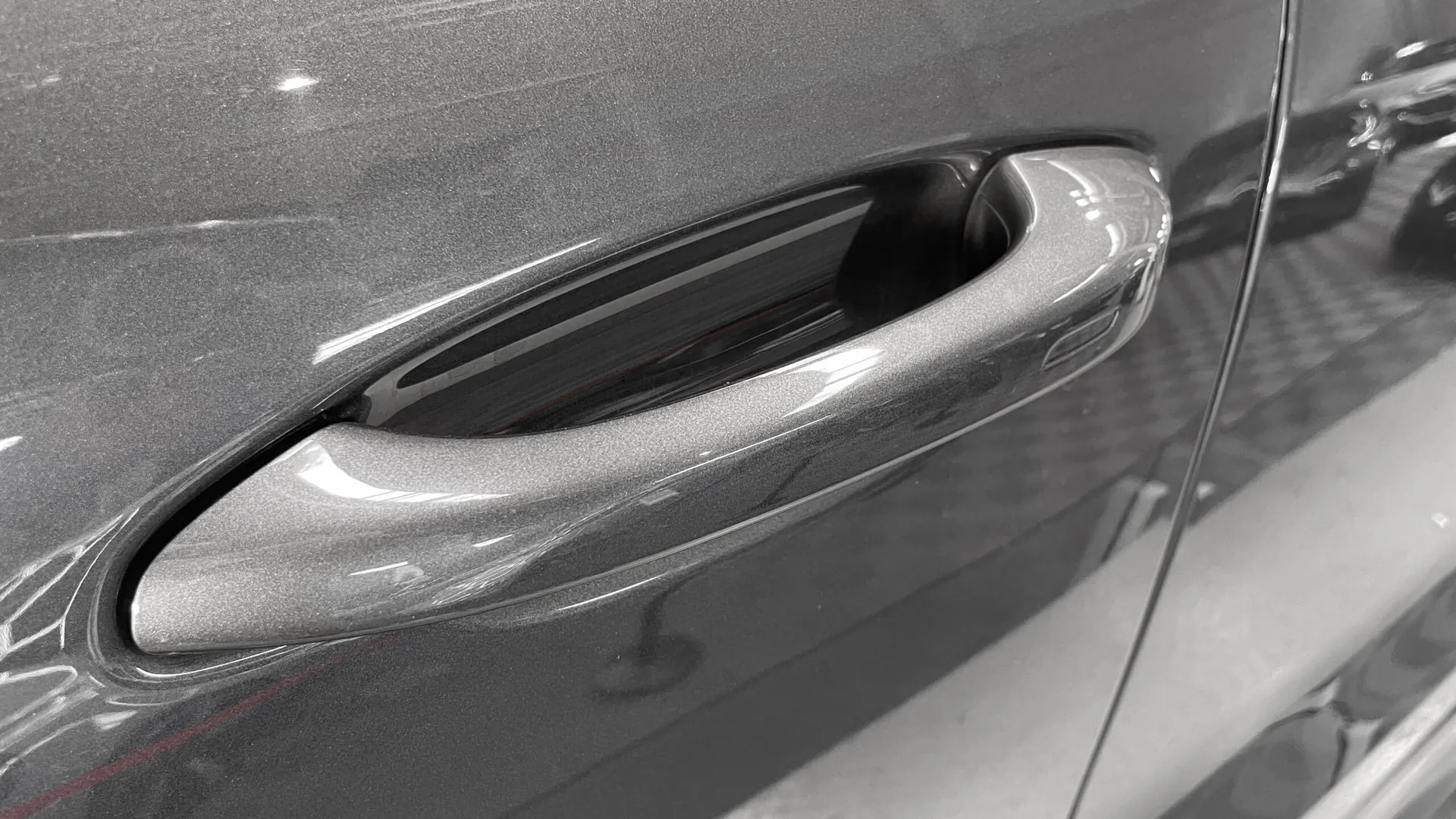 Porsche Cayenne — photo 27
