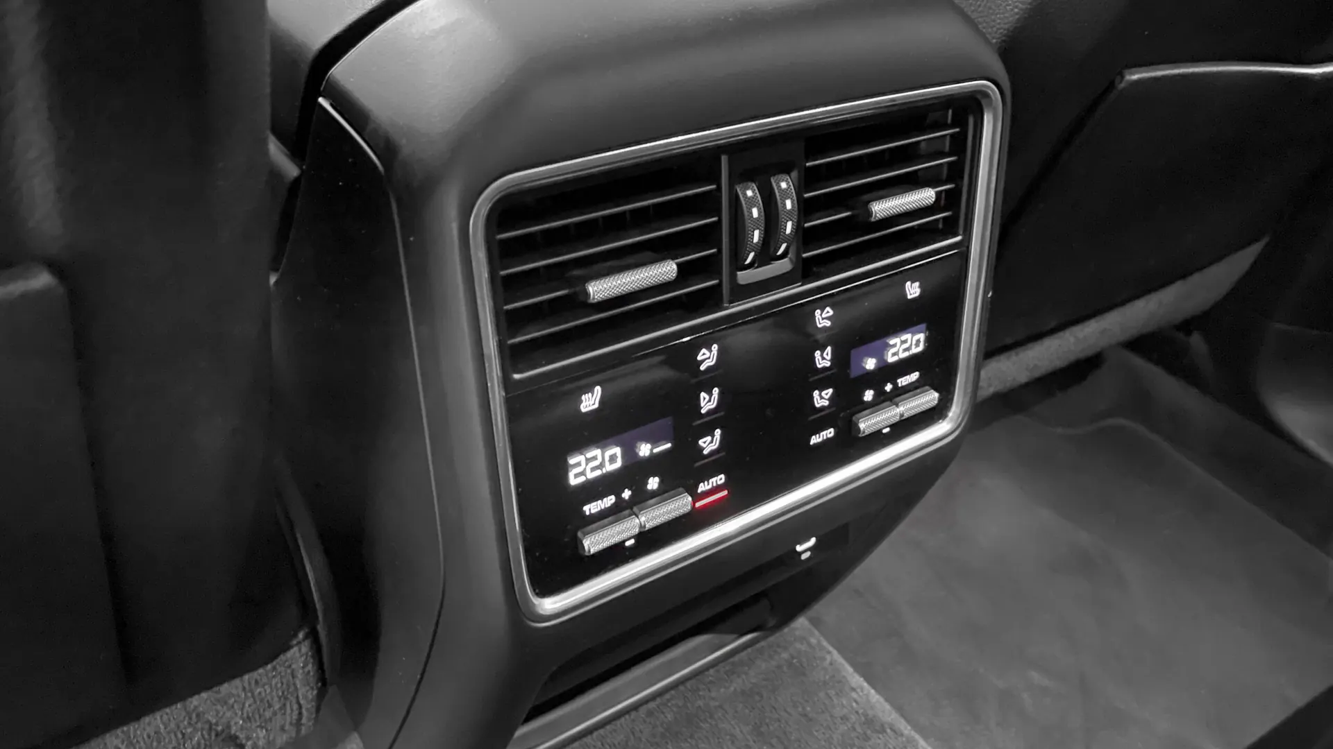 Porsche Cayenne — photo 35