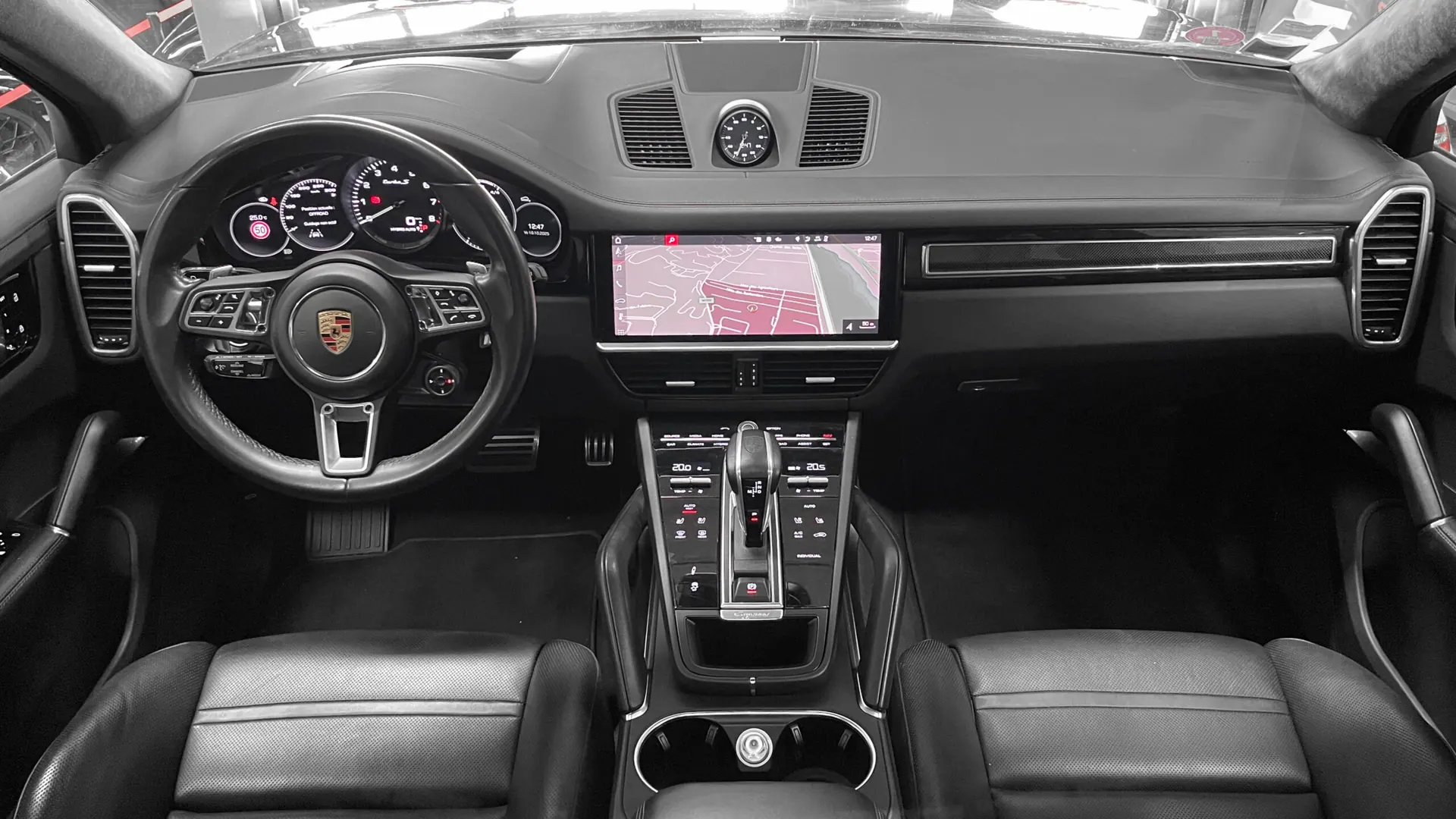 Porsche Cayenne — photo 31