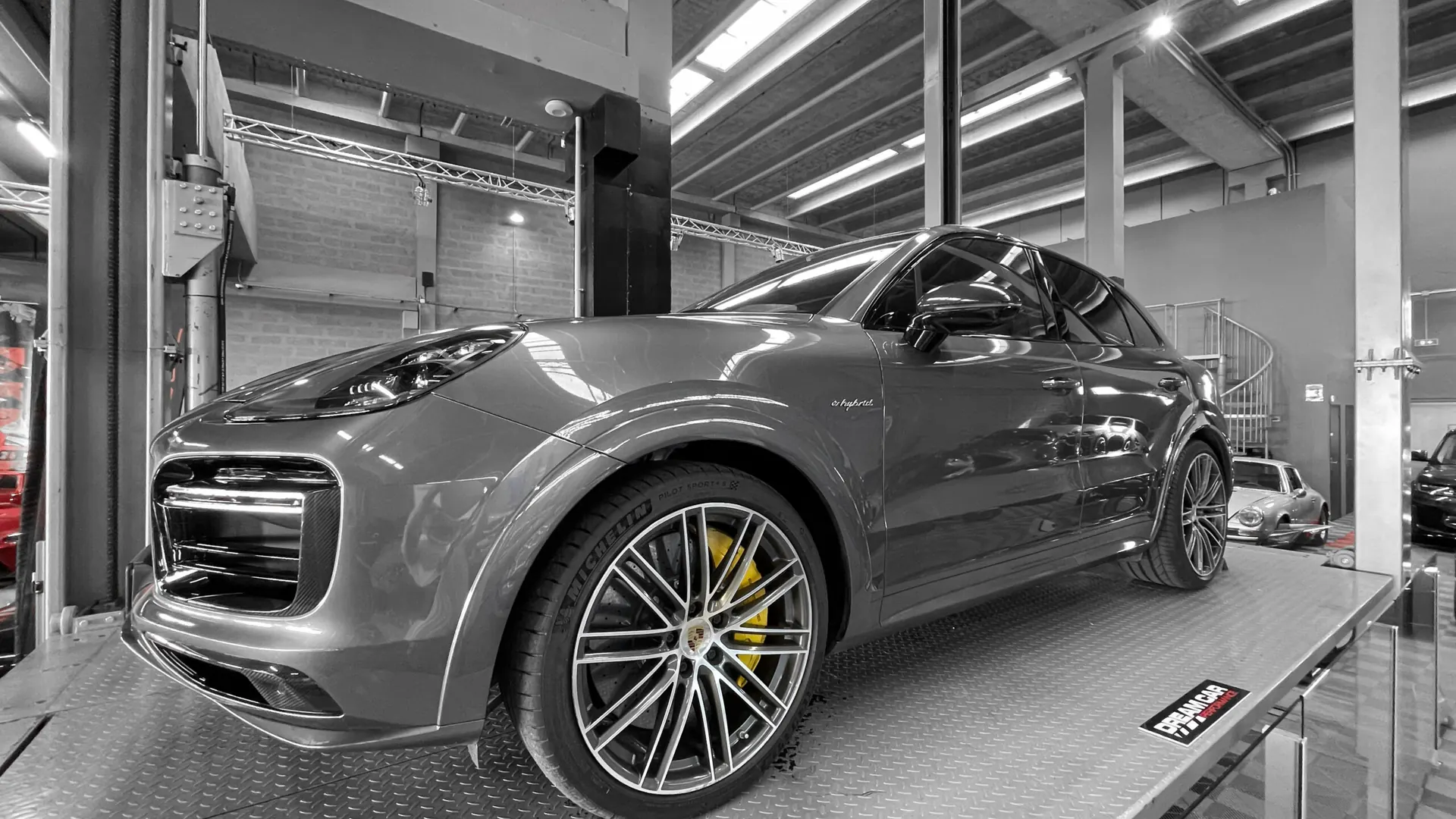 Porsche Cayenne — photo 6