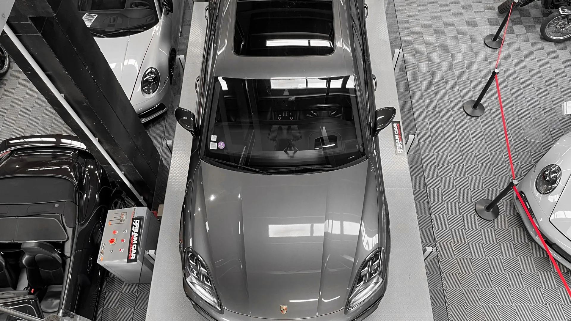 Porsche Cayenne — photo 19