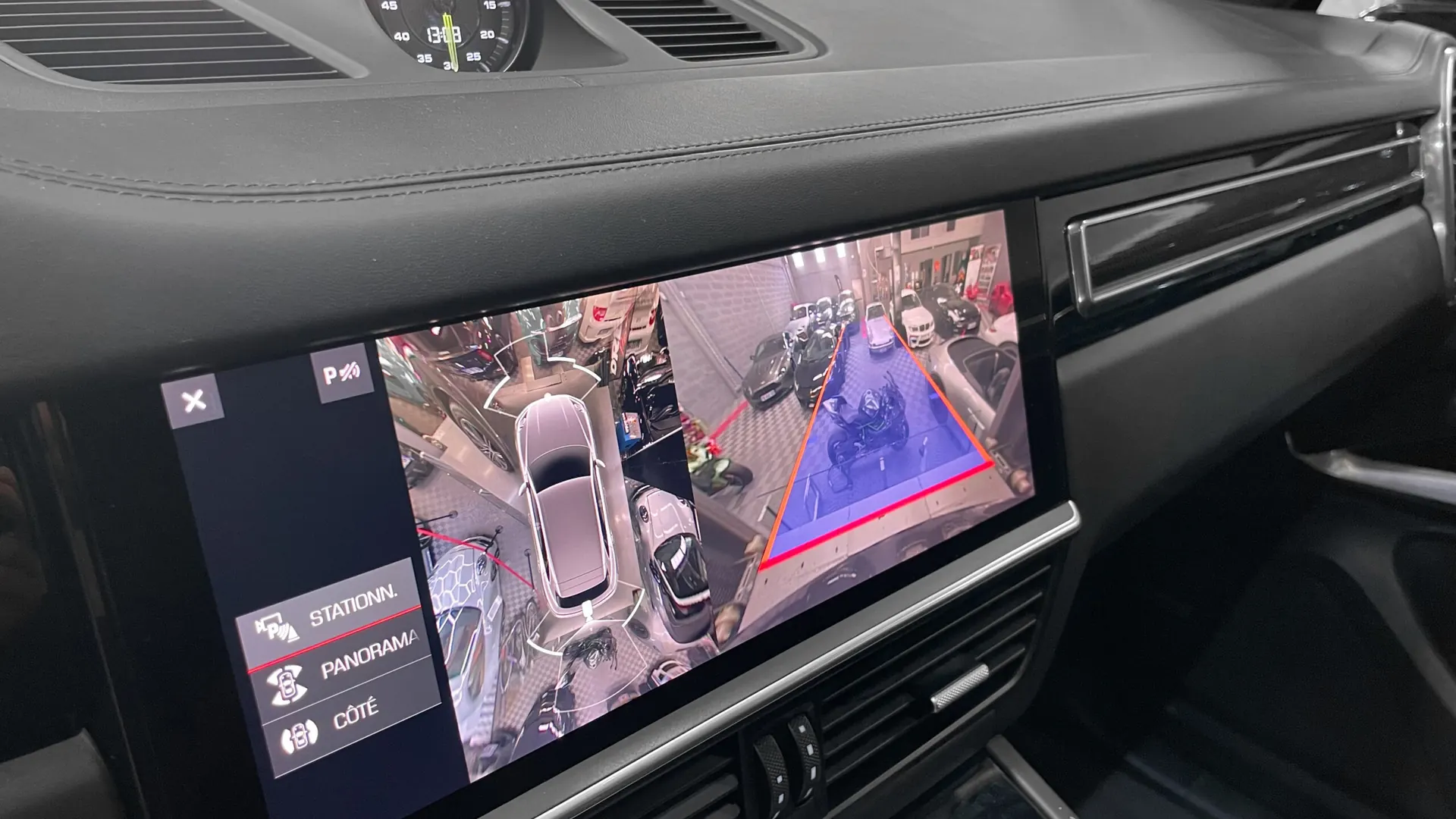 Porsche Cayenne — photo 32