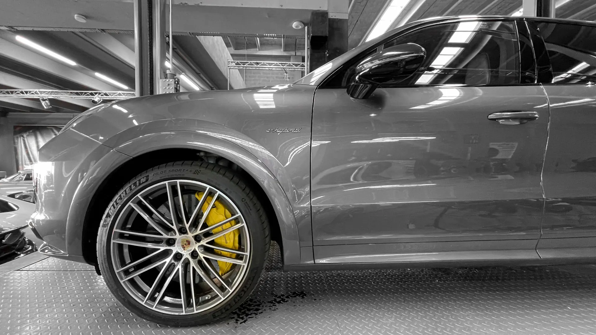 Porsche Cayenne — photo 8